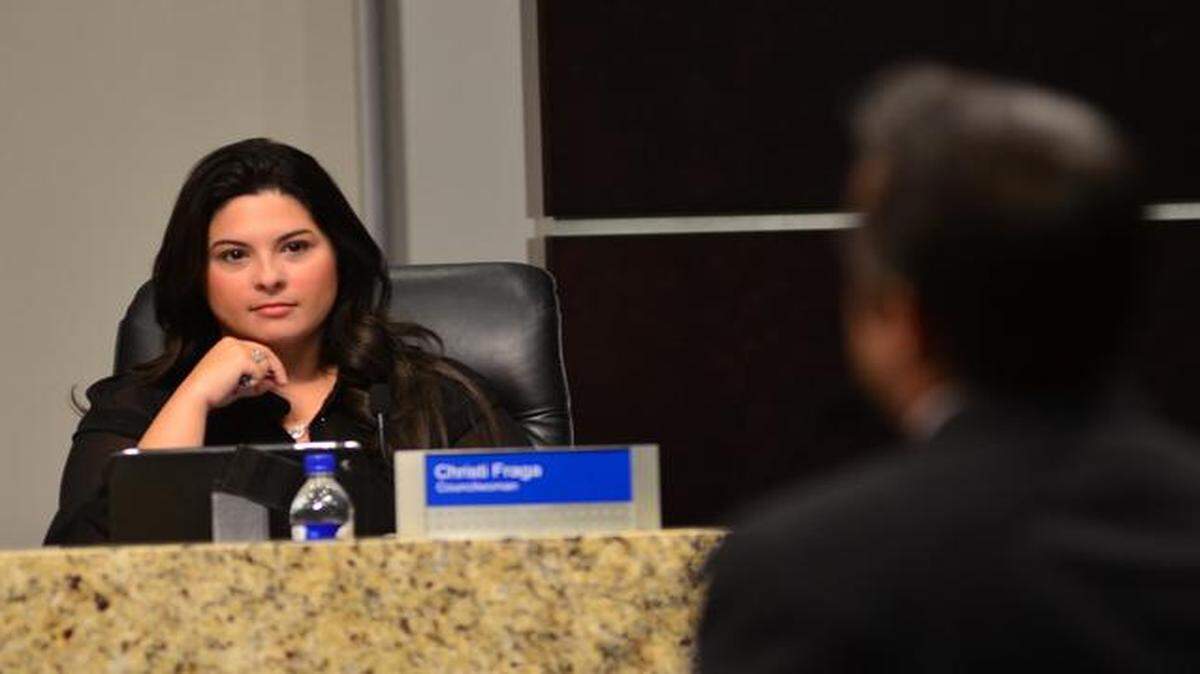 
La concejal Christi Fraga durante la sesión de concejo en que fue nombrada vicealcaldesa de Doral en noviembre del 2013.
