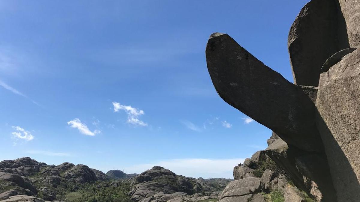 “Trollpikken” es una roca situada en el municipio de Eigersund que los guías locales quieren convertir en una atracción turística y que unos excursionistas encontraron destrozada hace tres días.