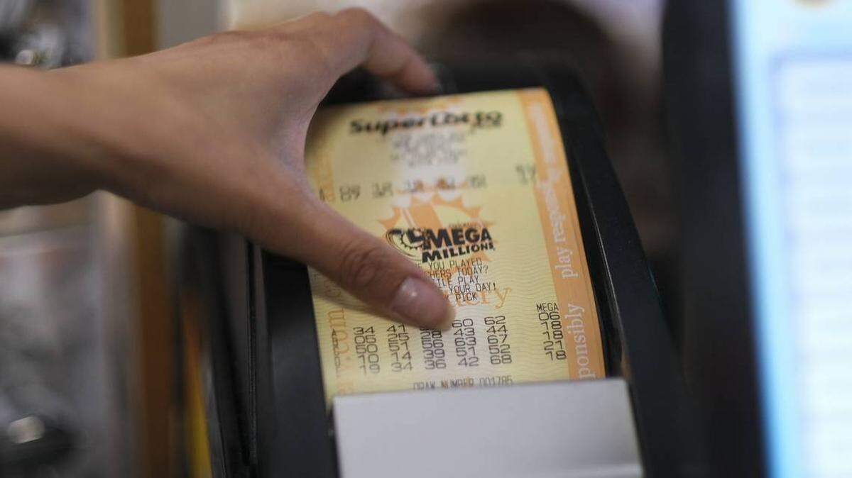 Residente de Bonita Springs, en el suroeste de la Florida, se lleva $126 millones en el juego de raspadito Mega Millions.