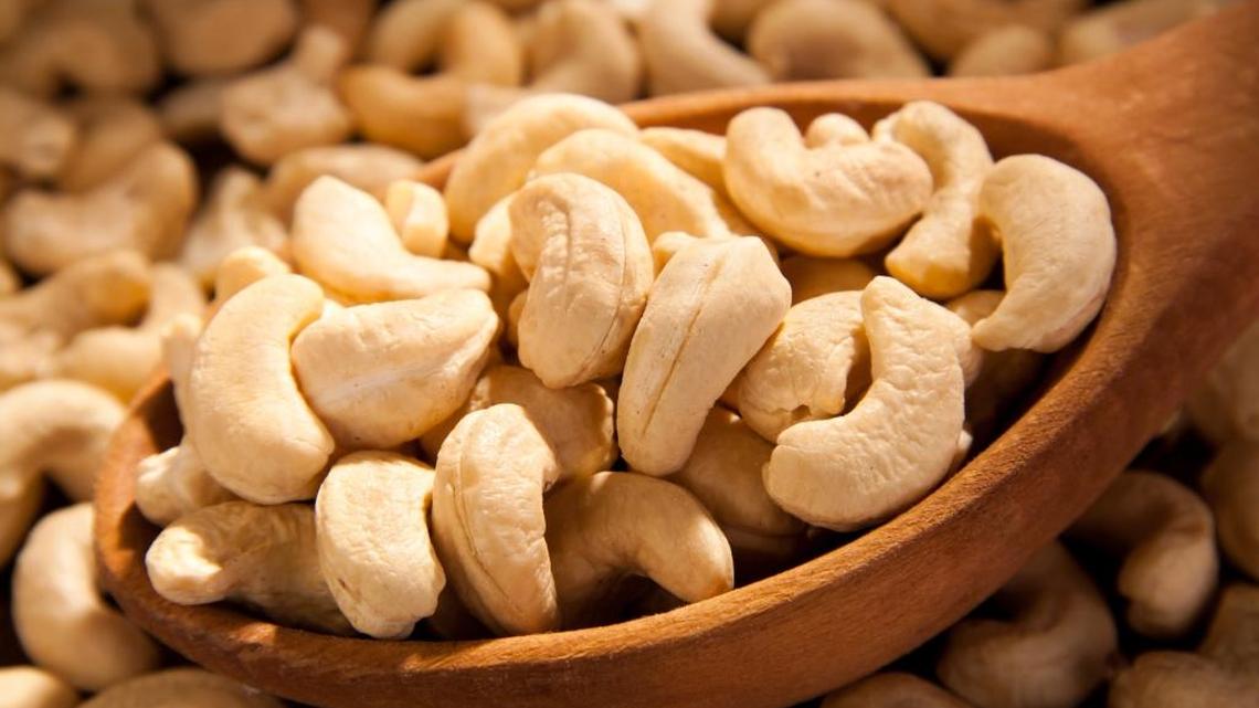 Las semillas de marañón son muy sanas. Pero todo cambia si al comerlos, uno se encuentra un diente ajeno.