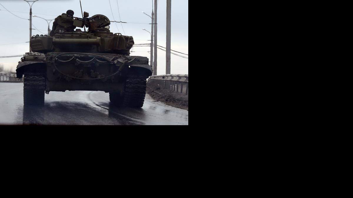 
Un tanque patrullando el sábado en el centro de Donetsk, mientras los negociadores fracasaban en Minsk para lograr un alto el fuego entre las tropas ucranianas y los separatistas prorrusos. 
