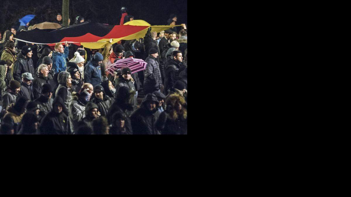 
Unas 18,000 personas volvieron a manifestarse el lunes en Dresde (este de Alemania) bajo el paraguas del movimiento “Patriotas Europeos contra la Islamización de Occidente” (Pegida). 
