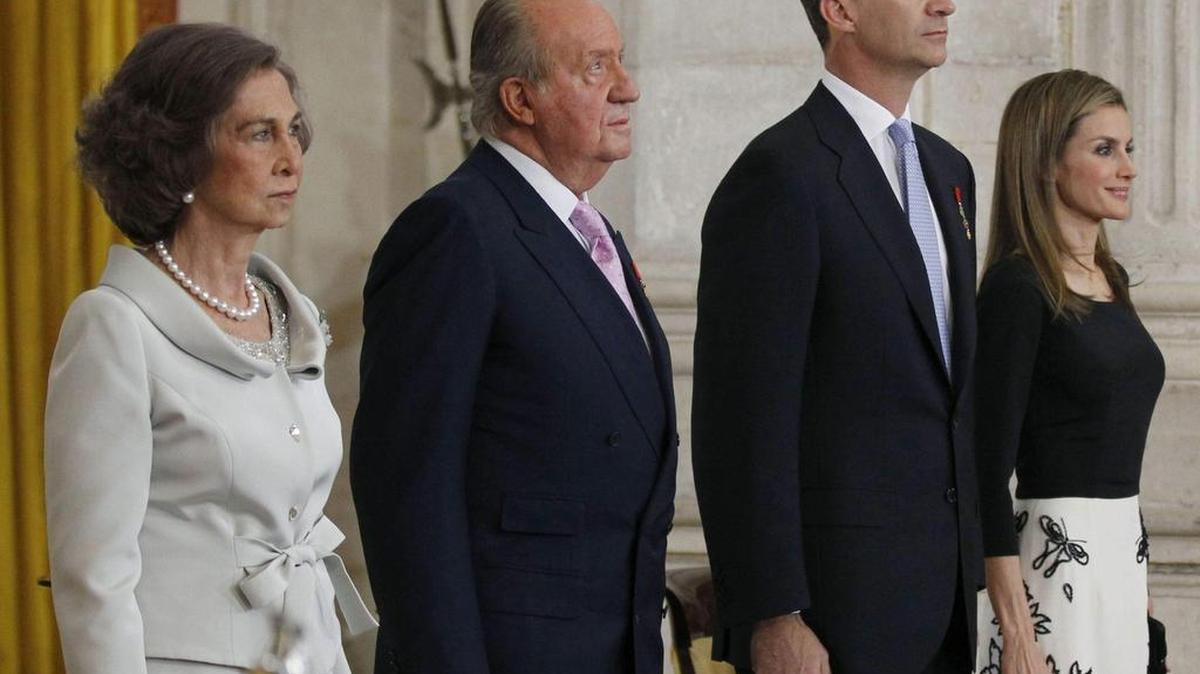 
Los reyes de España, Felipe VI y doña Letizia, llegan este lunes a Washington, donde serán recibidos el martes en la Casa Blanca por el presidente Barack Obama y su esposa, Michelle
