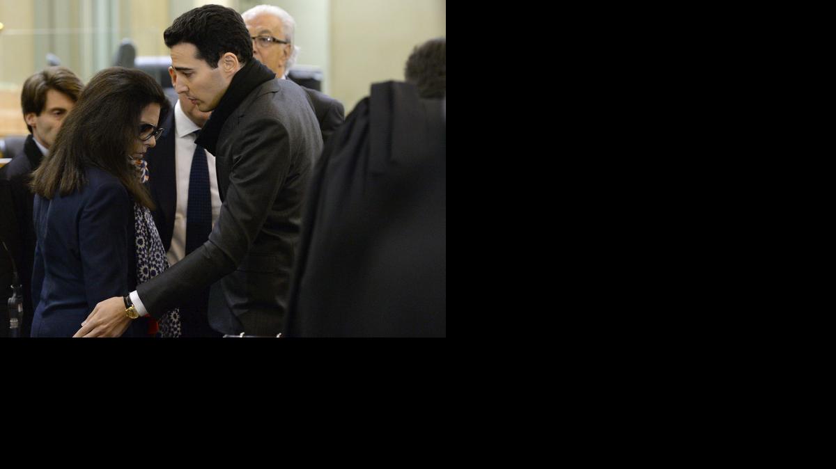 
 Françoise Bettencourt-Meyers, hija de la mujer más rica de Francia Liliane Bettencourt, llega al tribunal para asistir al comienzo del juicio en Burdeos (Francia) hoy, lunes 26 de enero de 2015. EFE/Caroline Blumberg
