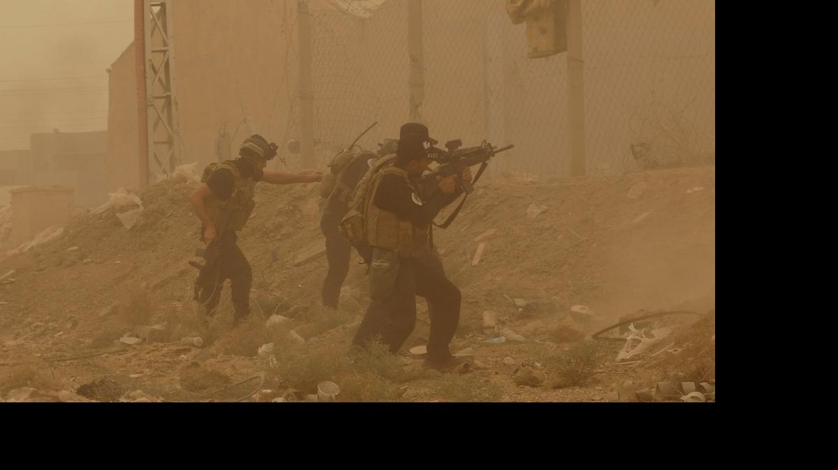 
Las tropas iraquíes, apoyadas por milicianos chiitas y combatientes tribales sunitas, iniciaron el sábado una operación para expulsar a los yihadistas del Estado Islámico (EI) de la población de Hasiba al este de Ramadi.
