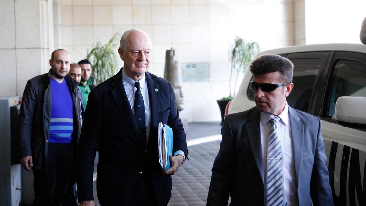 El emisario de la ONU para Siria, Staffan de Mistura anunció el envío el miércoles de un convoy de ayuda humanitaria a varias ciudades asediadas por el ejército del régimen.