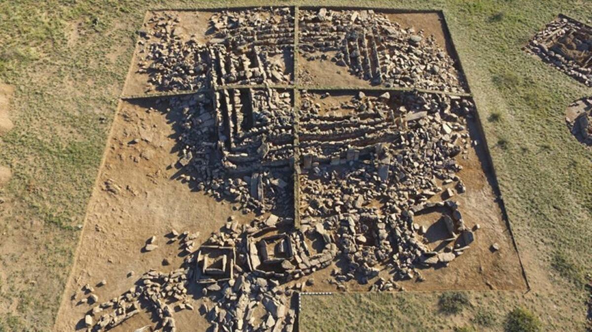 Un equipo de arqueólogos ha encontrado un complejo funerario en la región de Karaganda en forma de piramide.