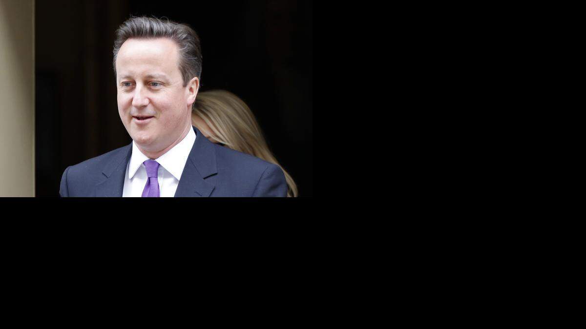 
El primer ministro del Reino Unido, David Cameron, anunció ayer que planea dotar a los servicios secretos británicos de nuevas competencias para espiar las comunicaciones privadas a fin de prevenir el terrorismo.
