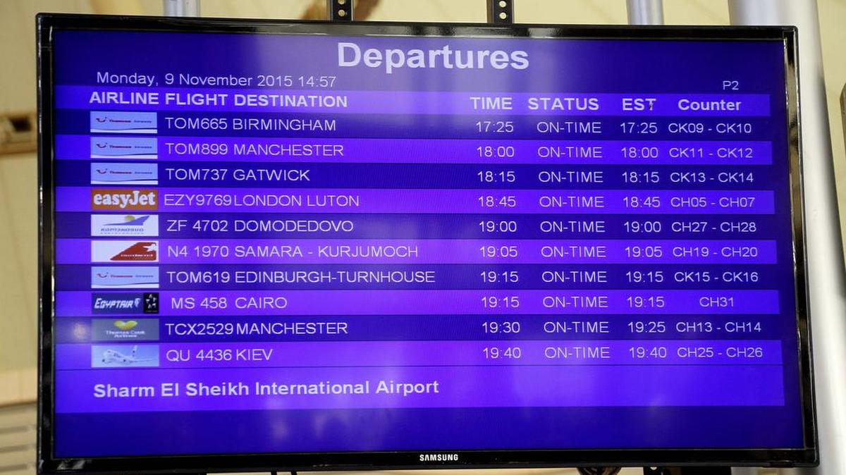 Pantalla de información en el aeropuerto Sharm el-Sheikh en Sinaí, Egipto.