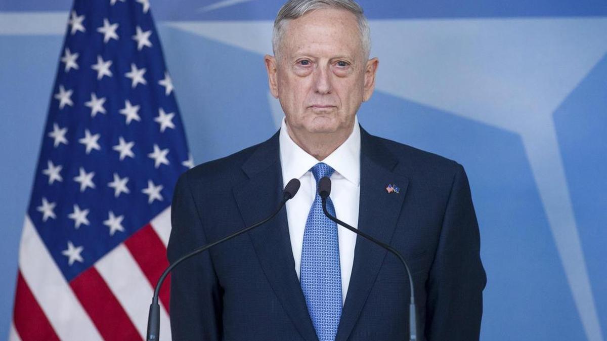 El secretario de Defensa estadounidense, James Mattis, ofrece una rueda de prensa durante la reunión de ministros de Defensa de la OTAN en Bruselas (Bélgica) el 15 de febrero de 2017.