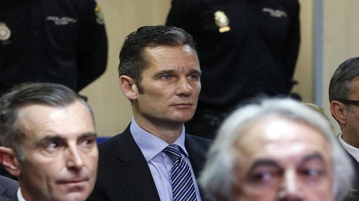 Fotografía de archivo de Iñaki Urdangarin, durante el juicio del caso Nóos. El esposo de la Infanta Cristina ha sido condenado el viernes por la Audiencia de Palma a 6 años y 3 meses de prisión por enriquecerse con fondos públicos a través de la trama corrupta de contratación con administraciones que organizó en torno a la asociación sin ánimo de lucro Instituto Nóos.