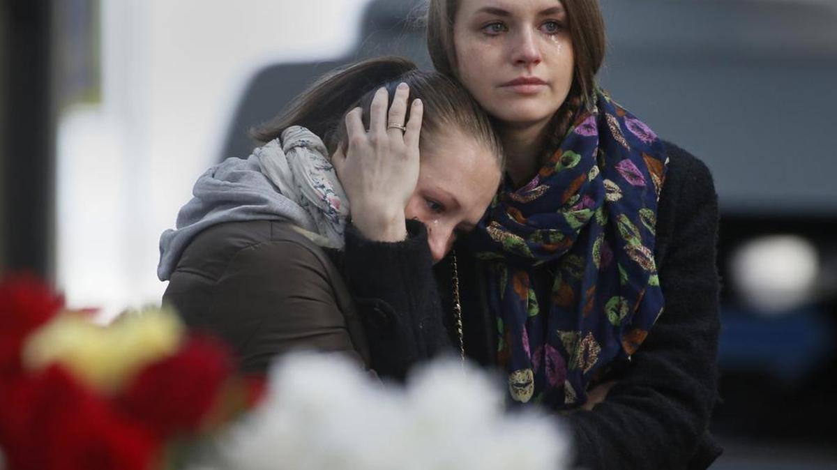Rusia y la compañía MetroJet, propietaria del avión siniestrado en Egipto, no excluyeron el lunes ninguna hipótesis, incluido el atentado terrorista, como causa de la tragedia