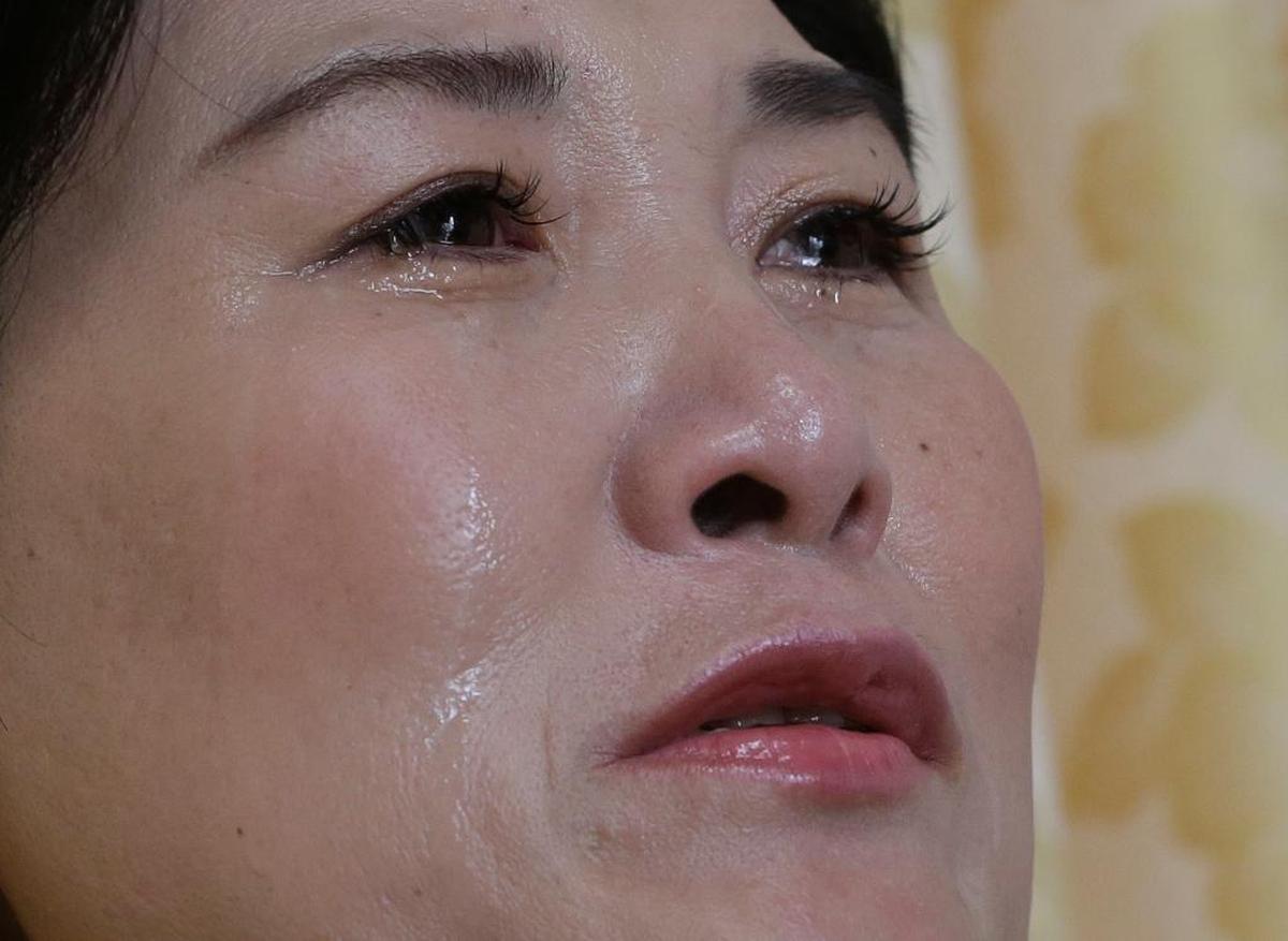 Kim Jungah (dcha.), desertora de Corea del Norte, no habla con su hija desde comienzos del 2013, cuando su esposo cambió el número de teléfono al descubrir que ella se había casado con otro en Corea del Sur.