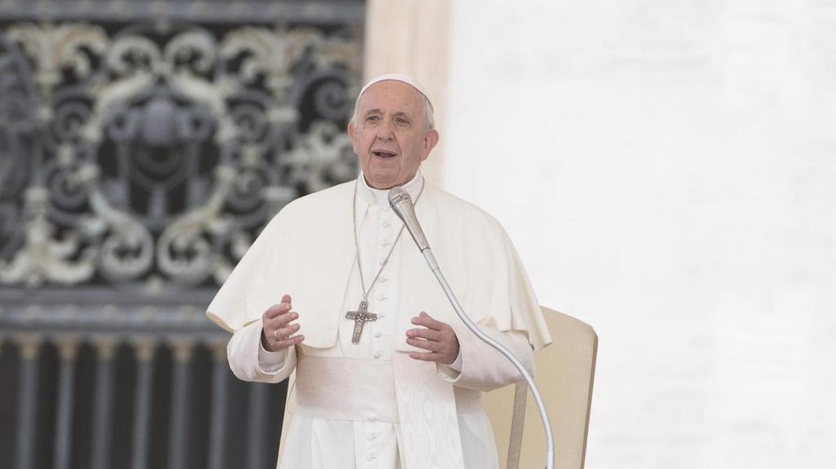 El papa Francisco pronuncia un discurso durante su tradicional audiencia general celebrada en la Plaza de San Pedro del Vaticano, en la Ciudad del Vaticano, el 19 de septiembre de 2018.