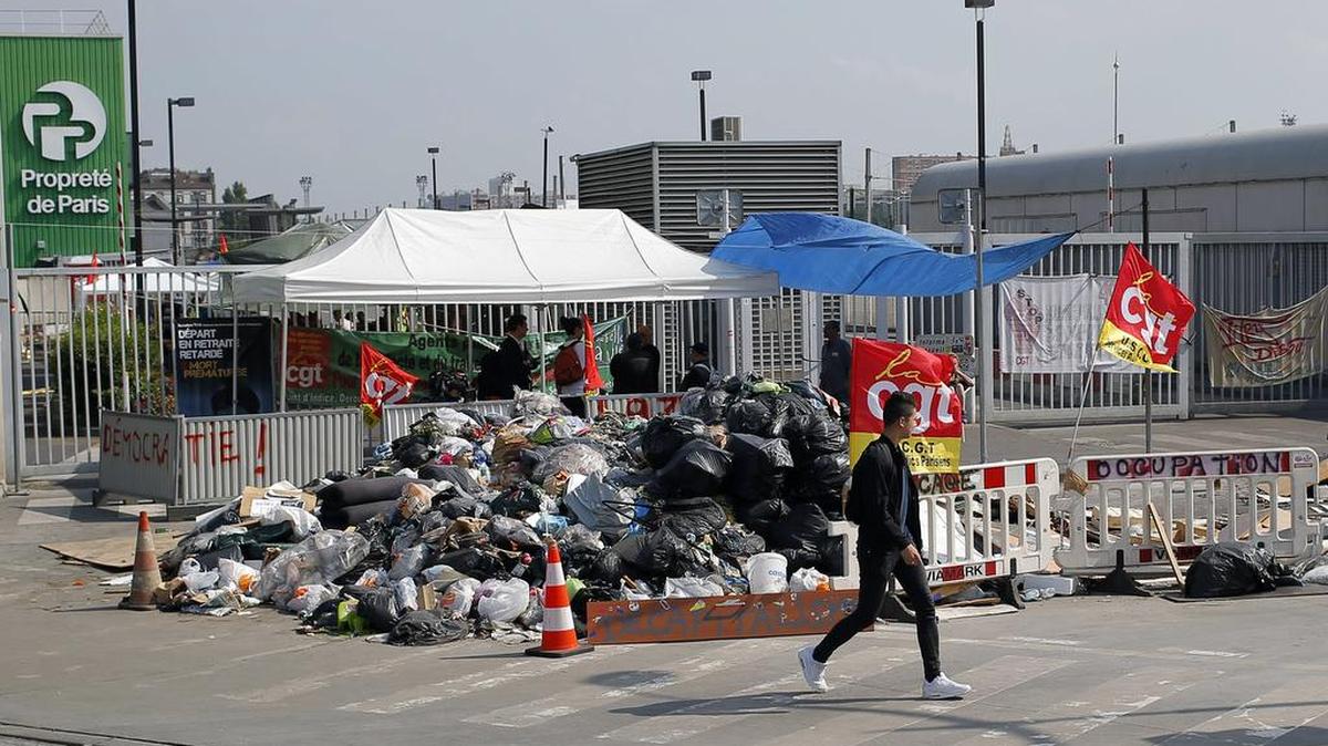 Toneladas de basura se acumulan en las calles de París por la huelga de los recogedores de basura a dos días del comienzo de la Eurocopa.