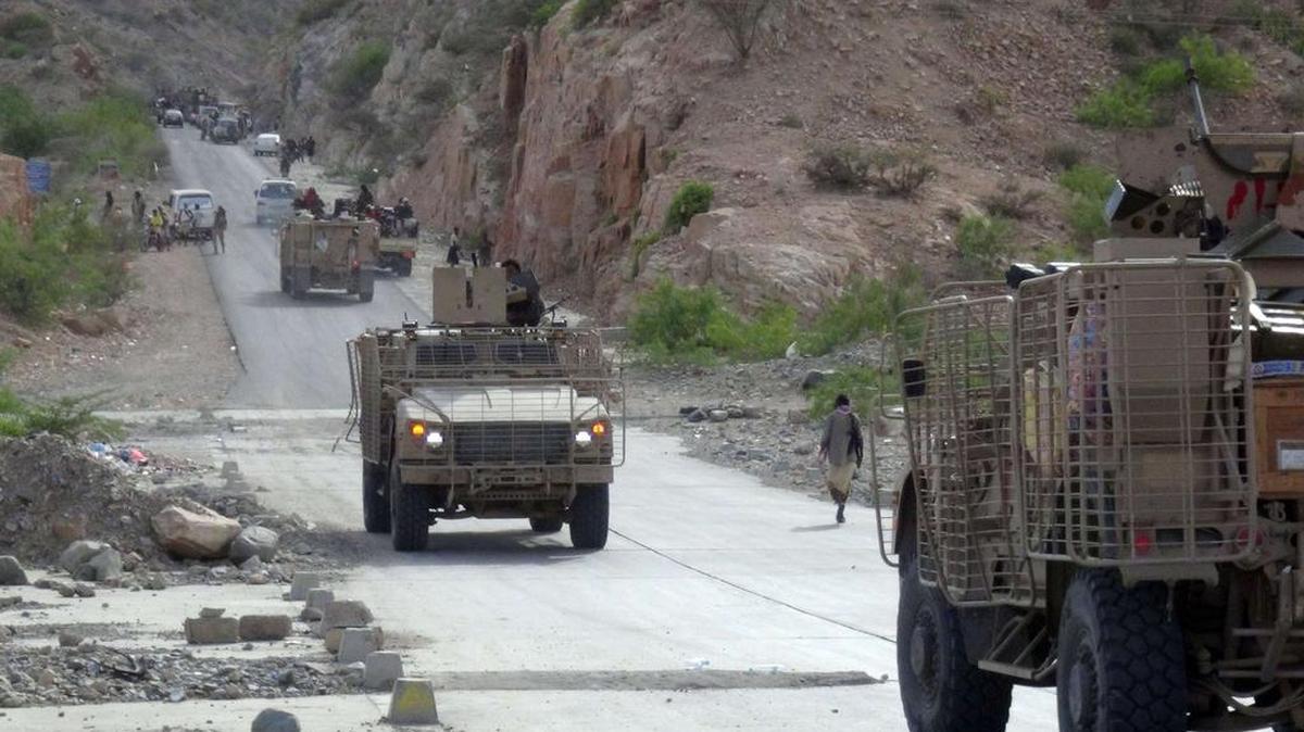 
Con la ayuda de modernos armamentos y equipos proporcionados por esta coalición, las fuerzas fieles al presidente exiliado, Abd Rabo Mansur Hadi, conquistaron este martes la localidad de Utmá, a unos 100 km al sur de la capital, Saná.
