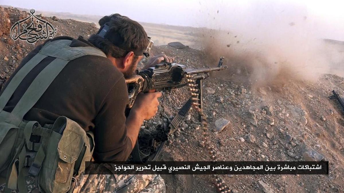 Imagen de un soldado del Fath al-Sham, una milicia antigubernamental, el 3 de octubre de 2016, en la región de Hama, Siria.