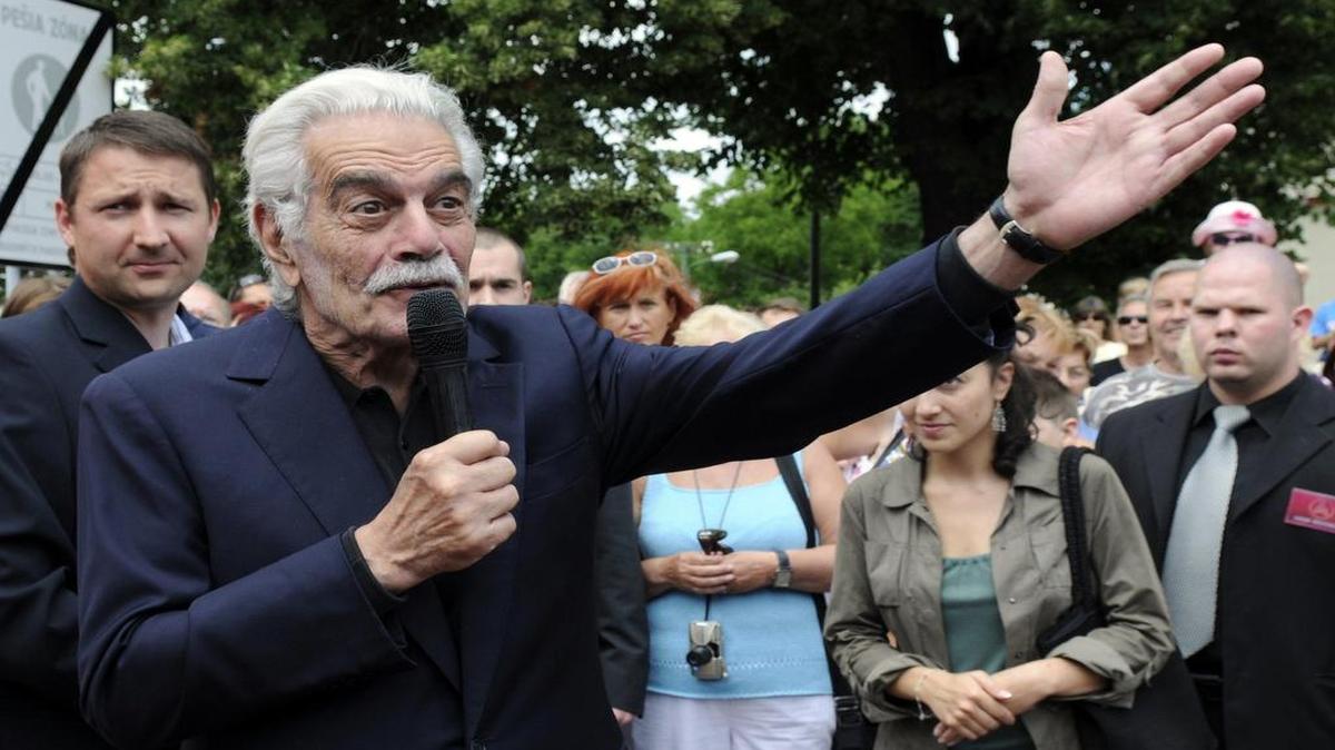 
El actor egipcio Omar Sharif, que saltó a la fama a nivel mundial por su papel en películas como Lawrence of Arabia y Doctor Zhivago, falleció el viernes de un ataque al corazón en El Cairo a los 83 años de edad. Foto de archivo 
