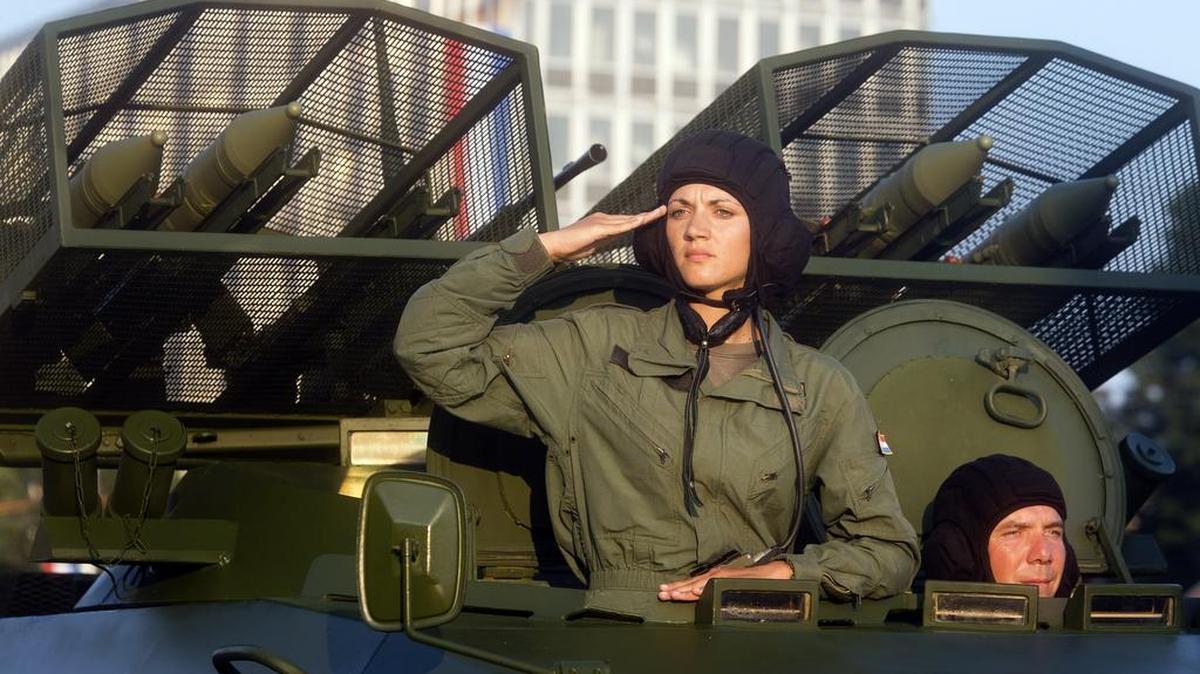 
Las fuerzas armadas croatas festejaron el martes con un desfile en Zagreb el 20 aniversario del triunfo en la llamada Operación Tormenta.

