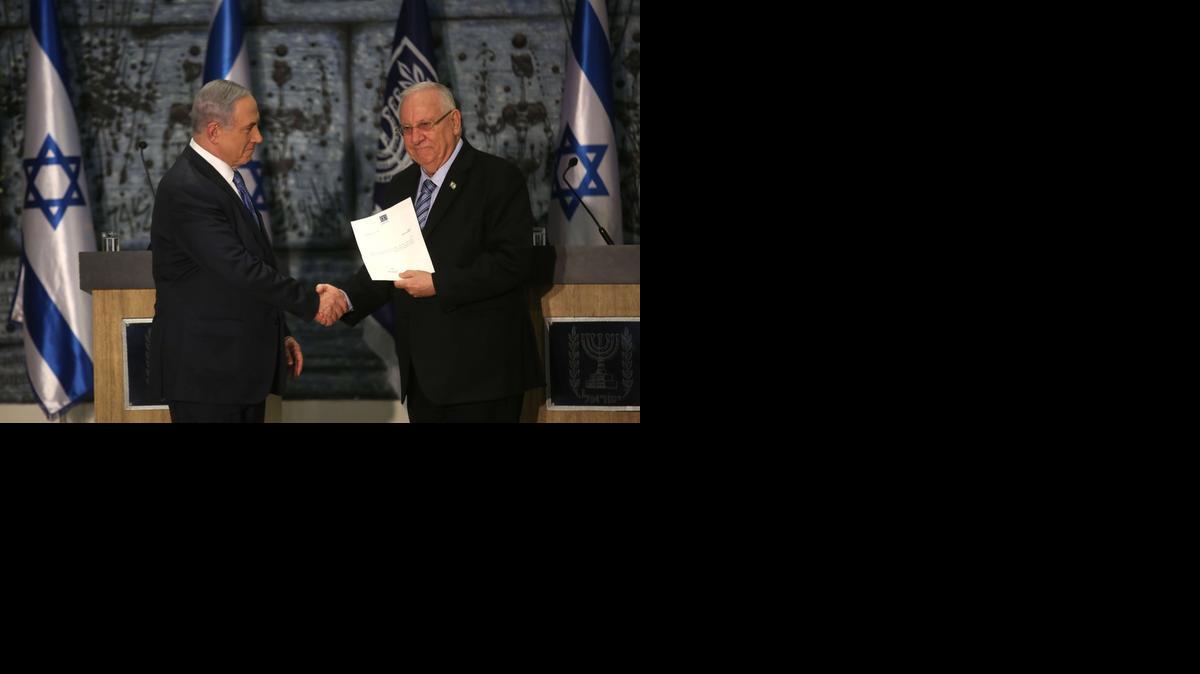 
Netanyahu dijo ante la prensa después de que el presidente Reuven Rivlin le confiara la tarea de formar un nuevo gobierno, que el extiende su mano en señal de paz a los palestinos.
