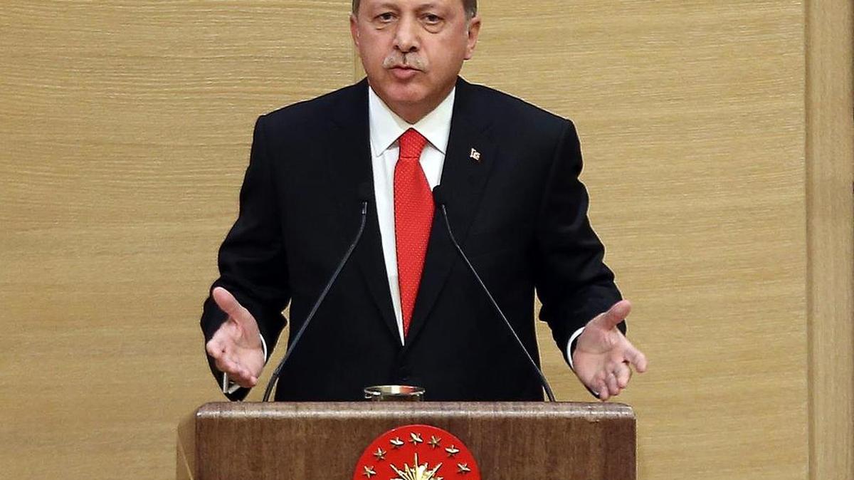 
El presidente de Turquía, Recep Tayyip Erdogan, dijo el martes que las fuerzas de seguridad continuarán su campaña contra el grupo armado del Kurdistán (PKK) “hasta que no quede ni un solo terrorista”.
