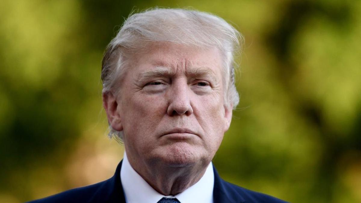 El presidente de los Estados Unidos, Donald J. Trump, responde a preguntas de la prensa en los jardines de la Casa Blanca en Washington, DC el 24 de septiembre de 2017.