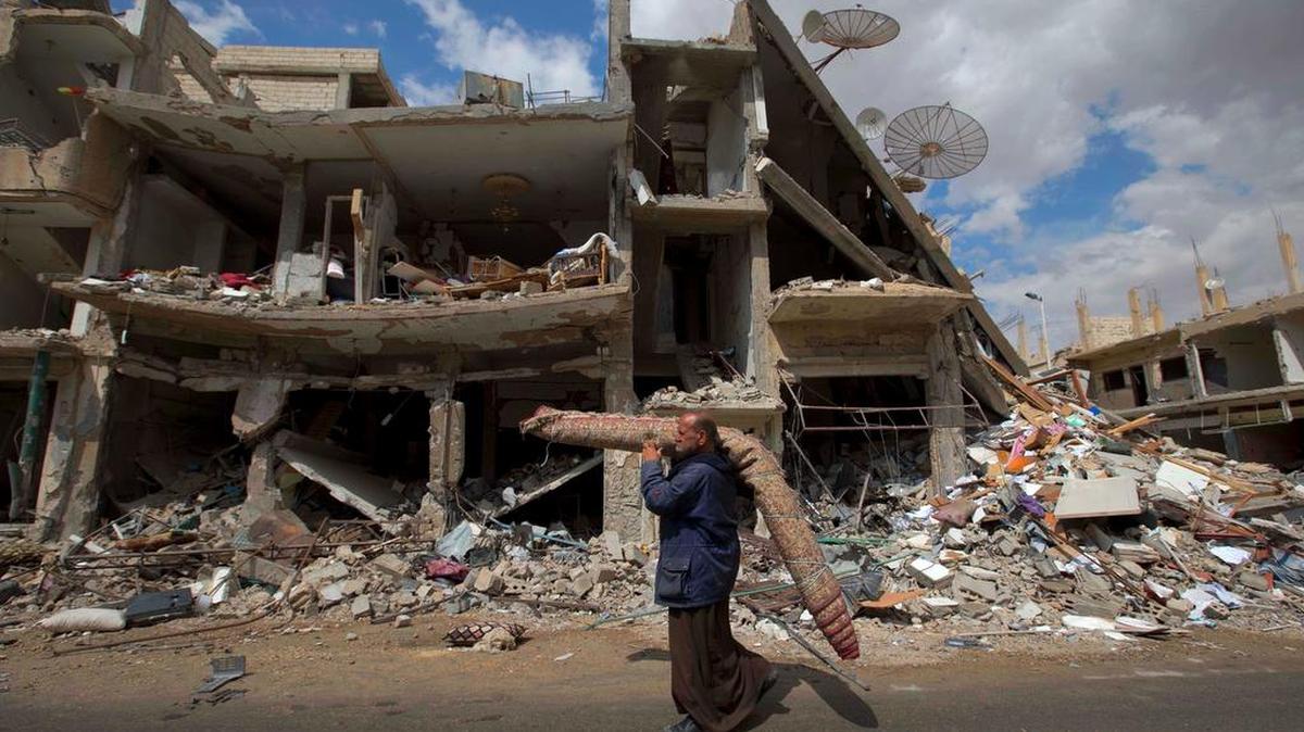 Miles de civiles huyeron en las últimas 48 horas de los combates encarnizados entre las fuerzas del régimen, los rebeldes y los yihadistas en el norte de Siria.