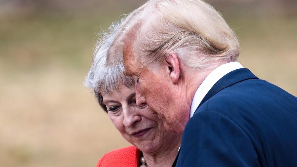 El presidente estadounidense Donald Trump y la primera ministra británica Theresa May hablaron durante una conferencia de prensa tras su reunión en Chequers, residencia de campo del primer ministro, cerca de Ellesborough, noroeste de Londres, el 13 de julio de 2018 en el segundo día de Trump Visita al Reino Unido.