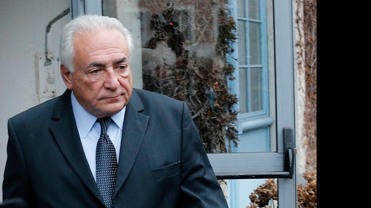 
Un tribunal francés absolvió este viernes al ex director general del FMI Dominique Strauss-Kahn del delito de “proxenetismo agravado”, una decisión que pone fin a una serie de escándalos sexuales que acabaron con su carrera política. Foto de archivo
