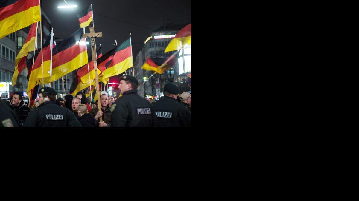 
La manifestacion más concurrida, con alrededor de 30,000 personas según los medios locales, tuvo lugar en Leipzig, la segunda ciudad más grande de Sajonia 
