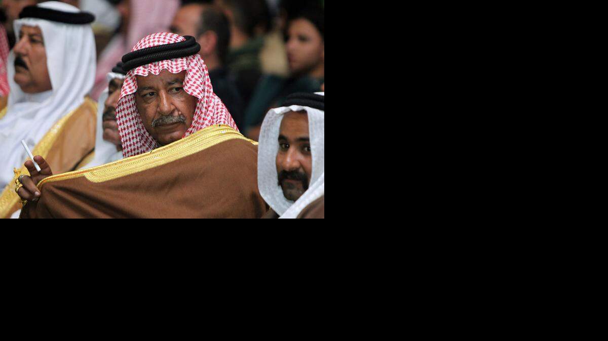 <cutline_leadin>El presidente</cutline_leadin> del parlamento, Salim Al Juburi, acudió el martes a la base de Al Asad para “apoyar la moral” de las tropas para enfrentarse al terrorismo.