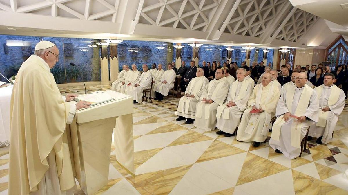 El papa Francisco ofrece una misa con motivo del Jubileo en la iglesia de Santa Marta en el Vaticano.