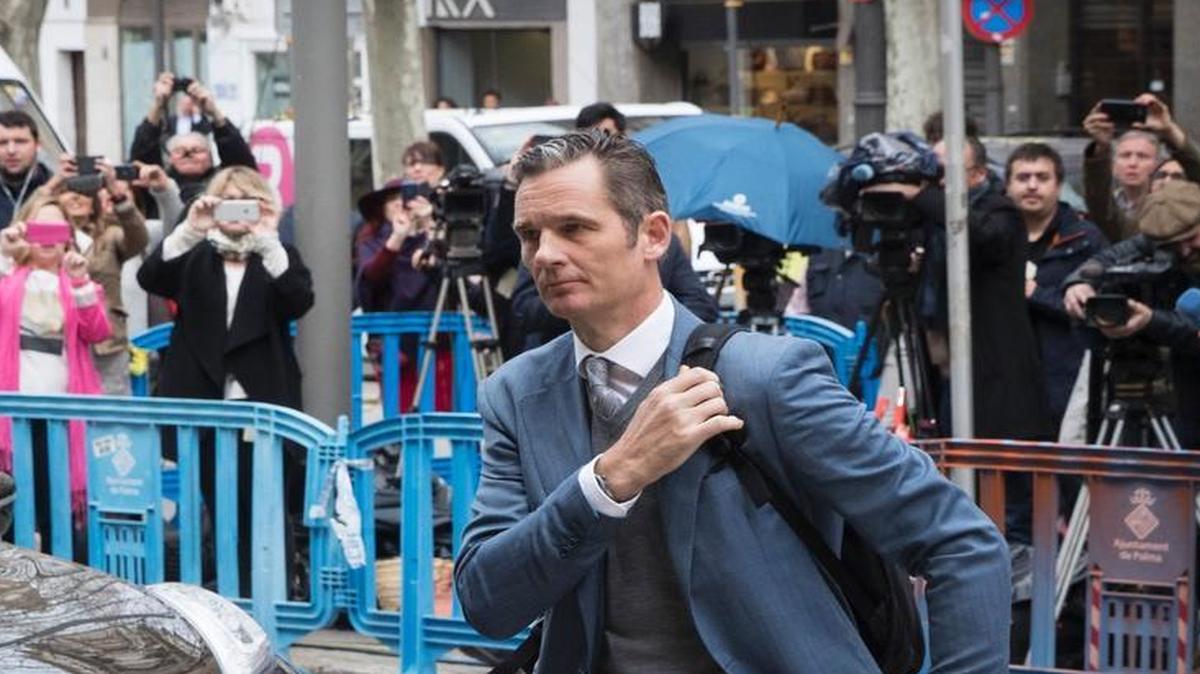 El marido de la infanta Cristina, Iñaki Urdangarin, llega a la Audiencia de Palma donde se celebra hoy la vista para decidir sobre la petición de medidas cautelares contra él y su ex socio Diego Torres, después de que hayan sido condenados a 6 años y 3 meses y 8 años y 6 meses de cárcel, respectivamente, por delitos de corrupción y fiscales en el caso Nóos.