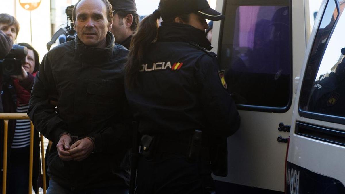 Miguel Angel Muñoz llega a una corte de León, al norte de España.