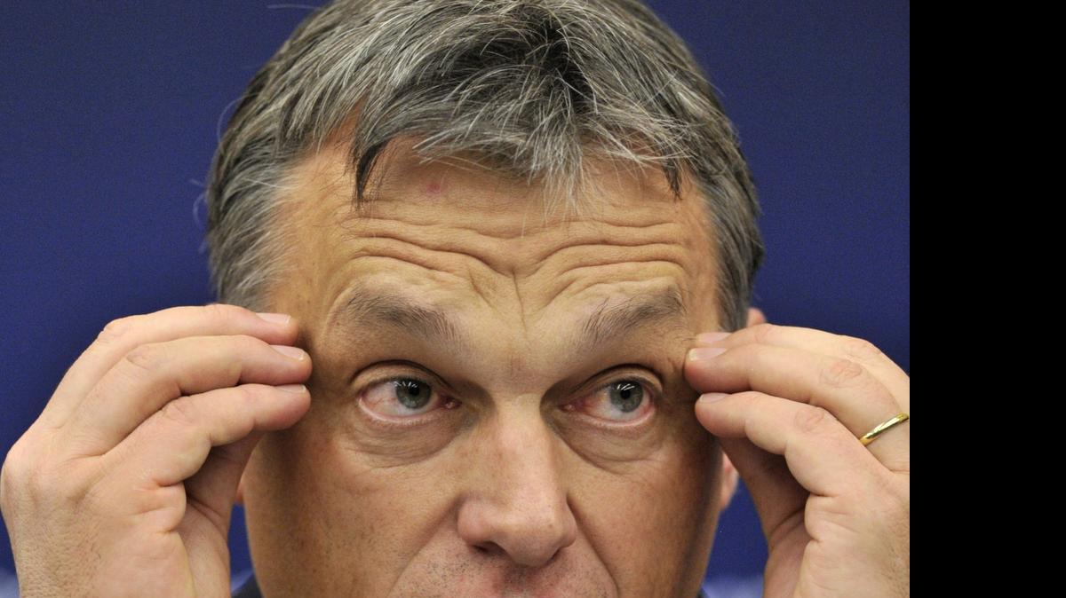 
El primer ministro húngaro, Victor Orban, critica duramente a los inmigrantes ilegales en Europa y los culpa del incremento del terrorismo, el desempleo y la delincuencia. 
