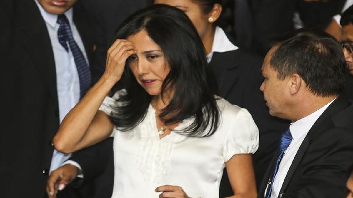 
La primera dama del Perú, Nadine Heredia, acude al Congreso peruano, en Lima, para presentarse ante una comisión que investiga las presuntas actividades ilegales del empresario Martín Belaunde Lossio, exasesor del presidente Ollanta Humala en la campaña para las elecciones del 2006. 