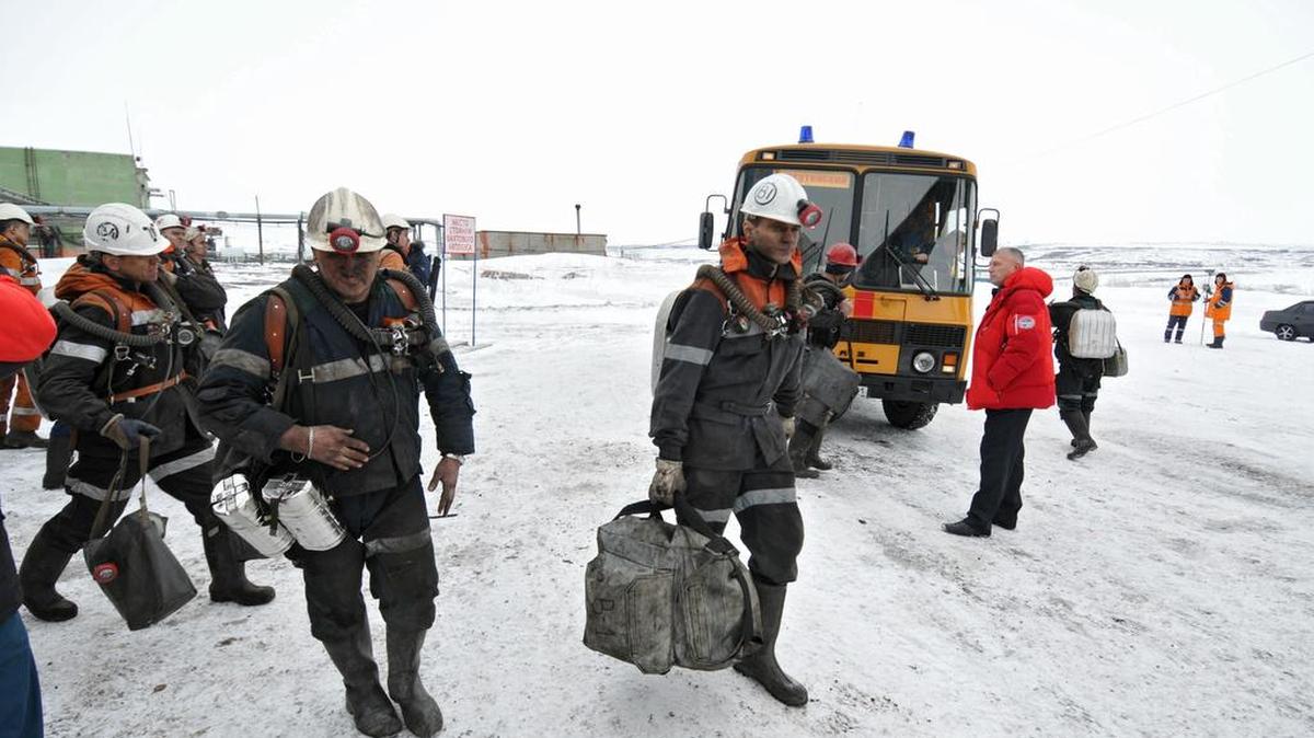 La unidad regional encargada de la gestión de desastres dijo que los equipos de rescate están intentado llegar a donde están los mineros, sin haber logrado ningún contacto.