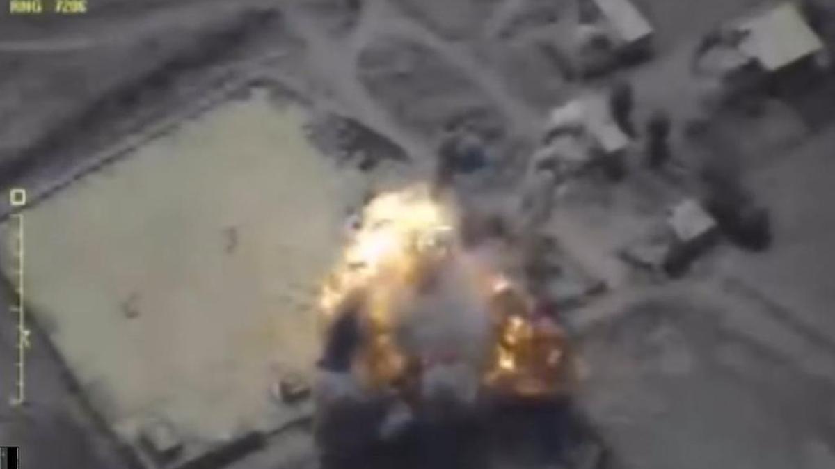Imagen extraída de una captura de pantalla de un vídeo cedido por el Ministerio de Defensa Ruso con fecha del 14 de septiembre del 2017 y facilitada el 15 de septiembre del 2017 que muestra el impacto de un misil lanzado por un submarino ruso desde una localización sin identificar contra varios objetivos del Estádo Islámico (EI) en Siria.