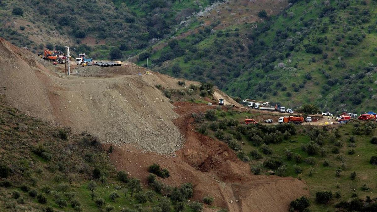 Vista general de los trabajos de rescate del niño Julen, el menor de dos años de edad que cayó el pasado domingo a un profundo y estrecho pozo en la localidad de Totalán (Málaga).