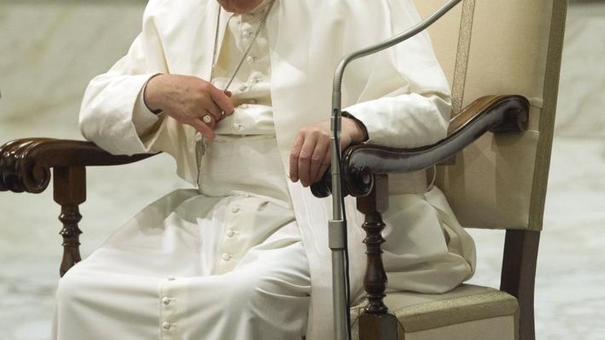 
Después de que la foto de un niño sirio ahogado en una playa de Turquía conmoviera a Europa, el Papa dijo que la imagen logró romper la “globalización de la indiferencia” que viene denunciando desde su llegada al Vaticano en el 2013.
