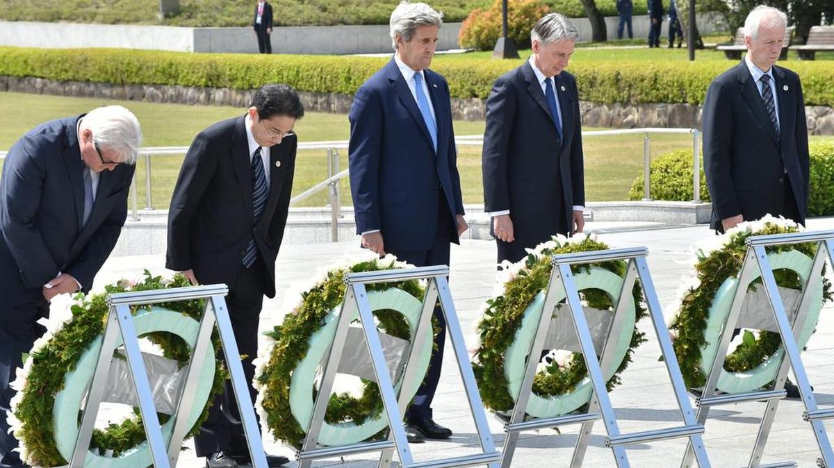 La visita el lunes de John Kerry incluyó un recorrido por el monumento a la paz junto con otros ministros del exterior del Grupo de los Siete países más industrializados.