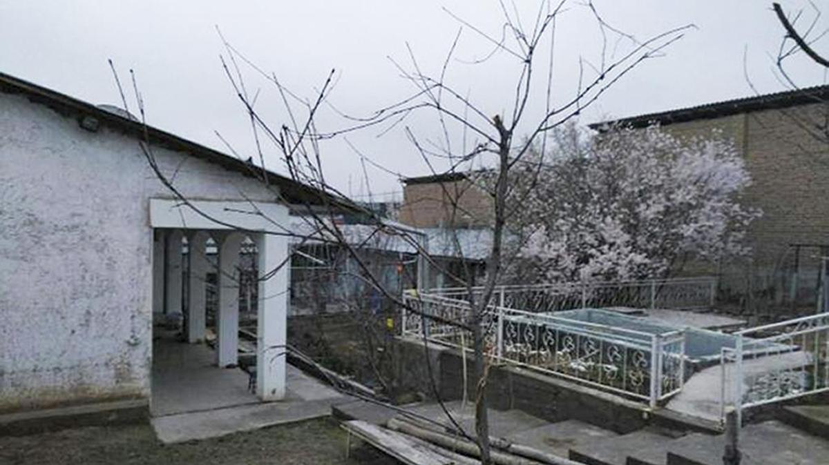 Casa de padres del atacante suicida que estaba detrás de la explosión del lunes en el metro de San Petersburgo, Rusia, en Osh, Kirguistán, el martes 4 de abril de 2017.