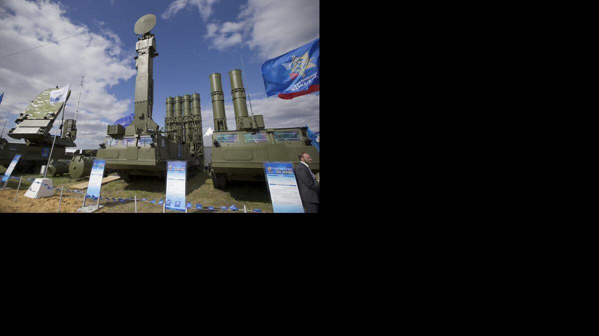 
Sistema de misiles rusos Antey 2500, o S-300, en Zhukovsky, a las afueras de Moscú. Rusia ahora podrá entregar este armamento a Irán.
