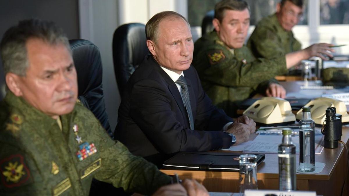 Rusia, inquieta por el avance del Estado Islámico (EI) en Afganistán, obsequió este miércoles a las fuerzas afganas 10,000 fusiles Kalachnikov.