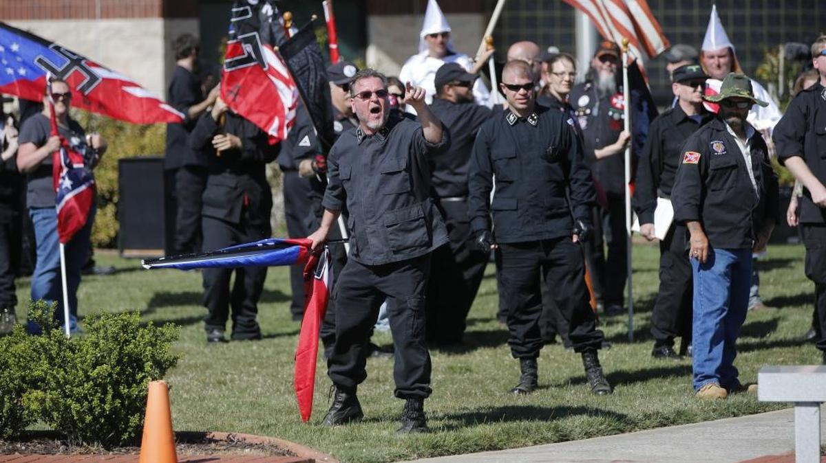 Miembros del Ku Klux Klan participan en un desfile del “orgullo blanco” en Rome, Georgia, en abril. El 3 de diciembre, celebrarán en Carolina del Norte, el triunfo de Trump.