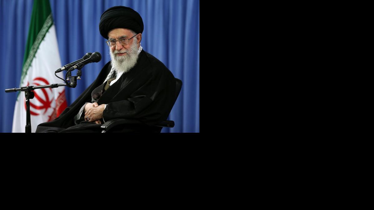 
El guía supremo iraní, Ali Jamenei, advirtió este jueves que no hay ninguna garantía de alcanzar un pacto final con las grandes potencias sobre el programa nuclear de su país.
