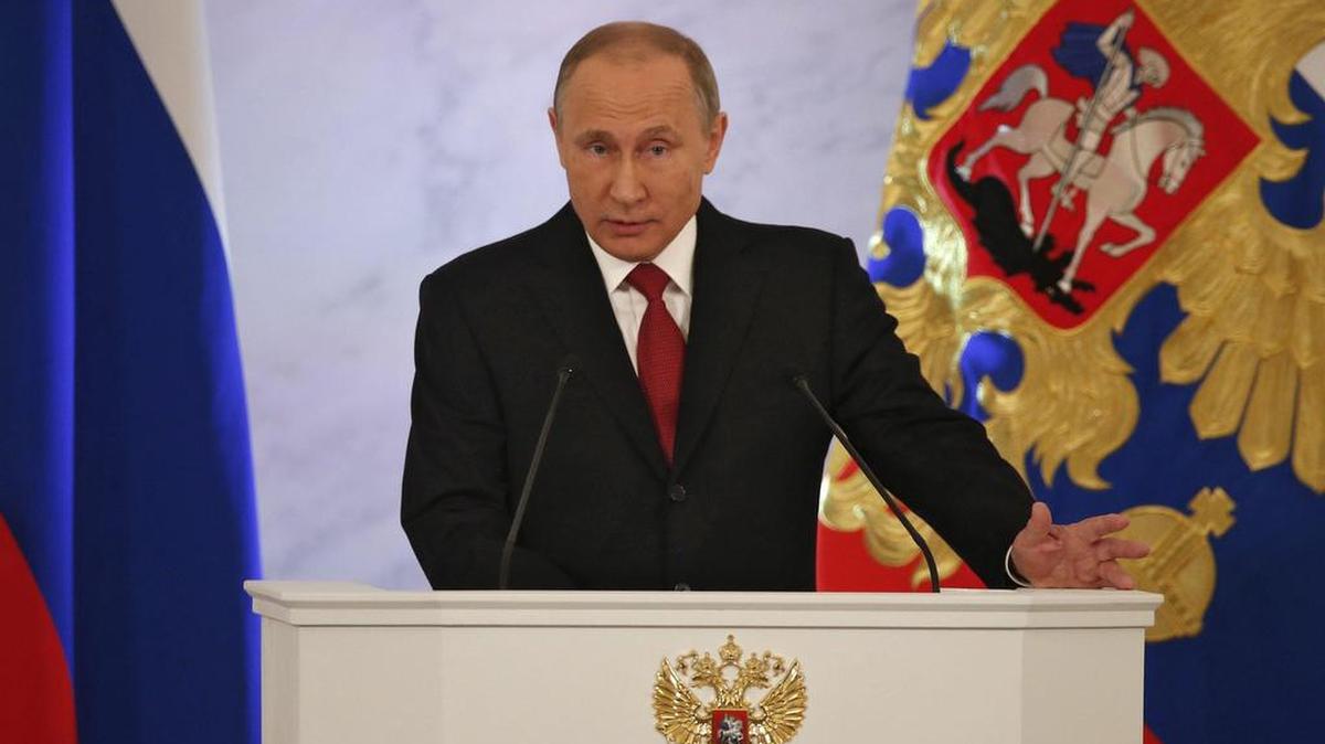 El presidente ruso, Vladímir Putin, da un discurso ante la Asamblea Federal en el Gran Palacio del Kremlin, en Moscú (Rusia) hoy, 1 de diciembre de 2016.