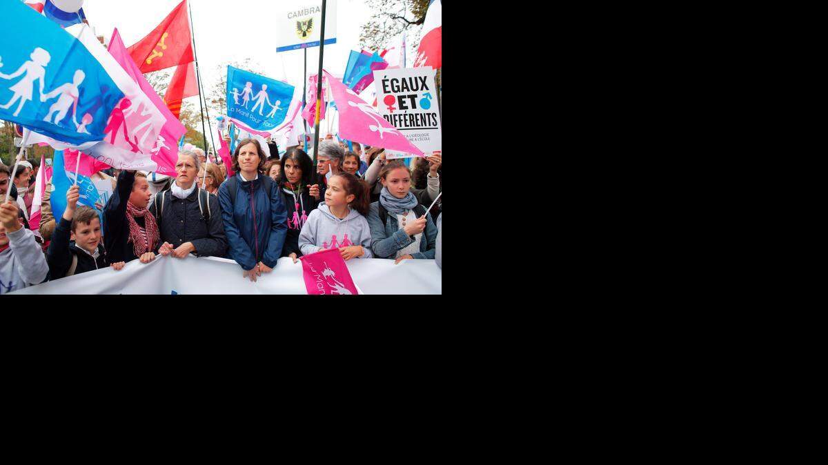
La cita reunió en la capital francesa a 500,000 personas y a otras 30,000 en Burdeos, según los organizadores
