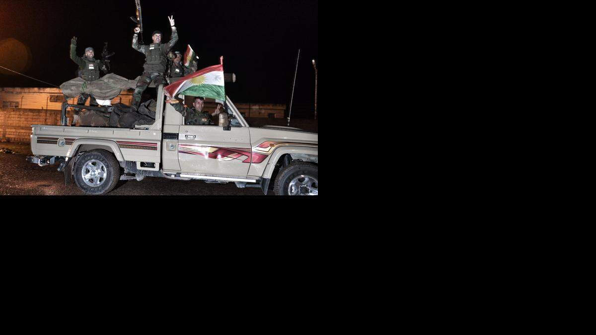 <cutline_leadin>Los bombardeos</cutline_leadin> se produjeron mientras llegaba al área un convoy compuesto por una veintena de vehículos con decenas de “peshmergas”.