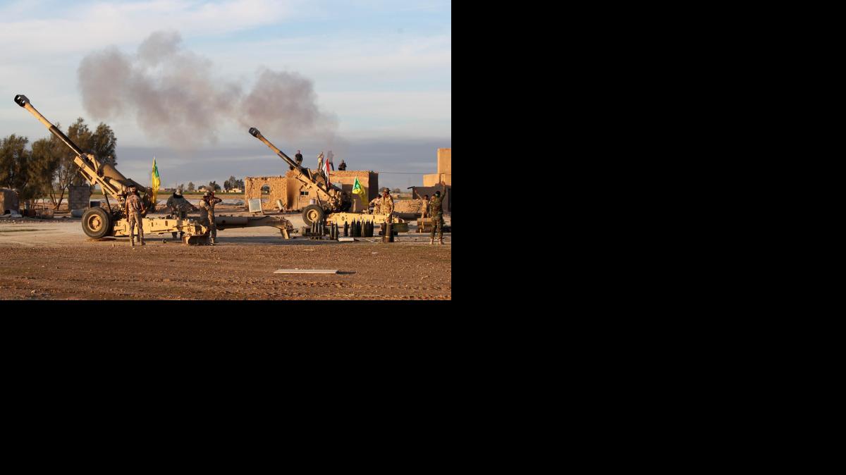 
Cañones Howitzer de fuerzas shiítas iraquíes disparan contra posiciones yihaditas del Estado Islámico en Irak, durante la ofensiva para retomar la ciudad de Tikrit.
